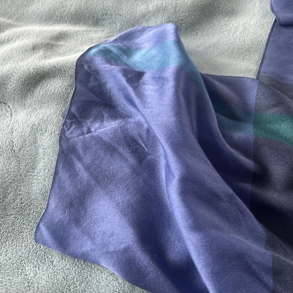 Burberry Scarf. - Picture 3 of 5